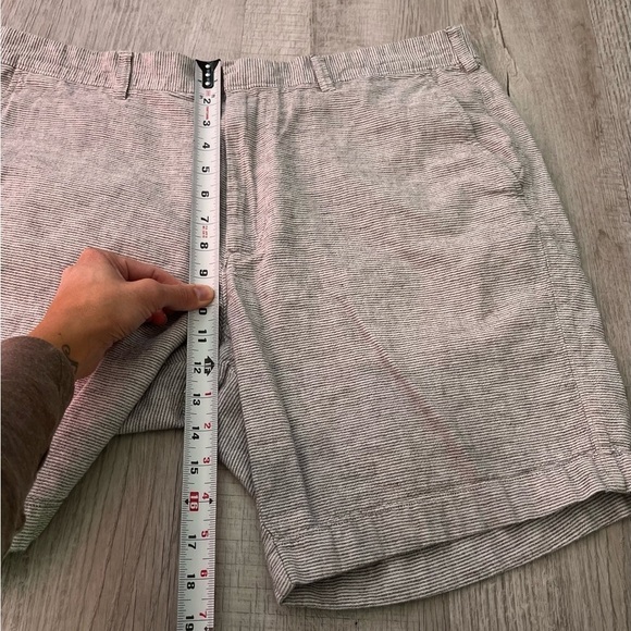 J. Crew 9’’ inseam linen blend shorts 38 - Picture 5 of 8